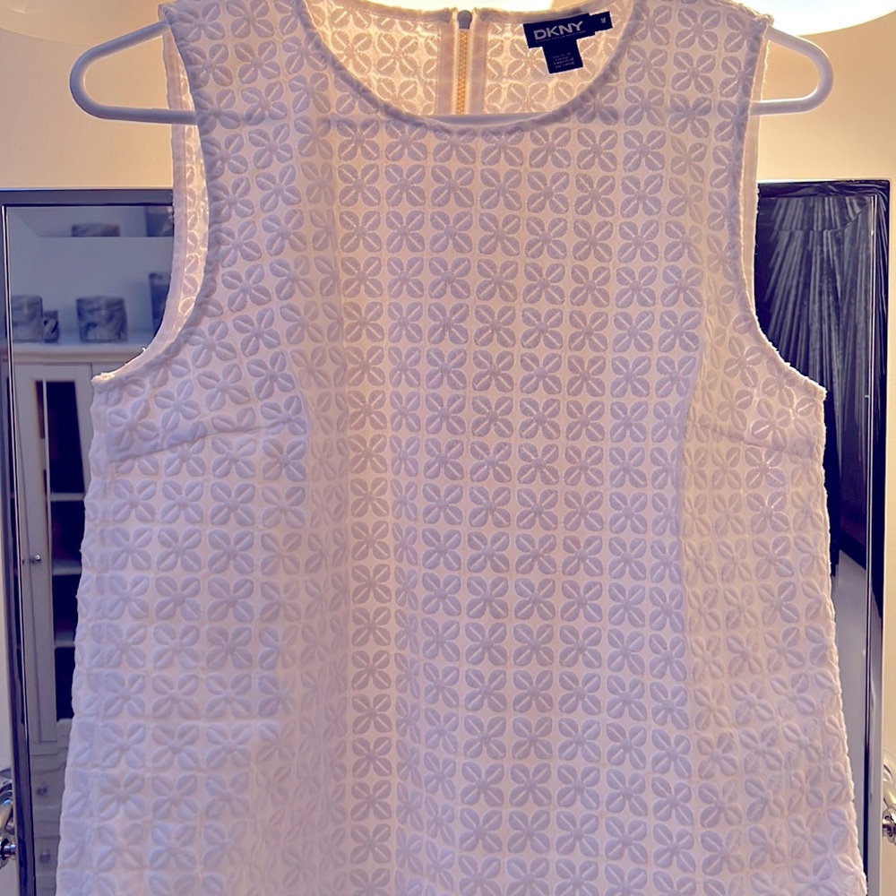 DKNY contemporary floral embroidered sleeveless blouse, Sz M